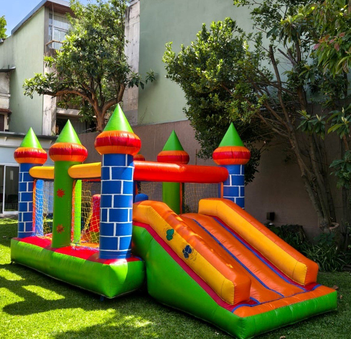 Inflable de Jugaland listo para un evento